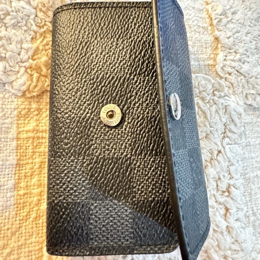 Authentic Louis Vuitton Graphite 6 Key holder